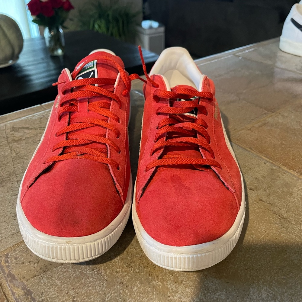 Red suede Pumas in great condition